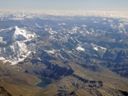 Die schneebedeckten Gipfel der Anden