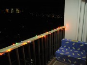 Balkon bei Nacht - mit Weihnachtsbeleuchtung